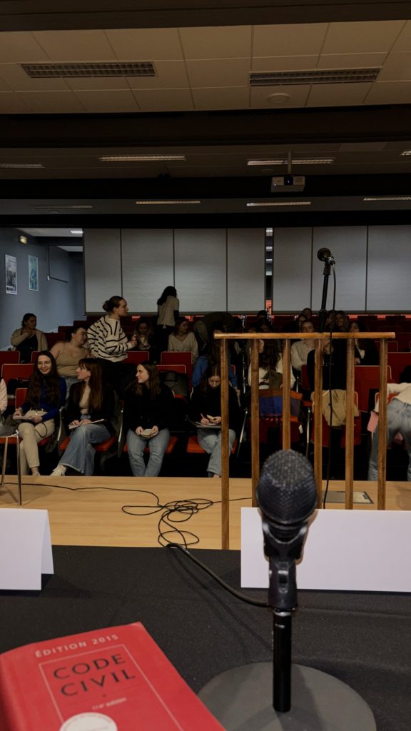 [#audiences] 👩🏻‍⚖️